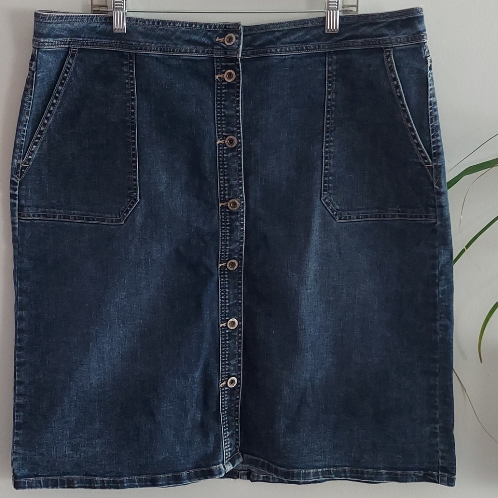 WEEKEND SALE!!EUC Liz Claiborne jean skirt